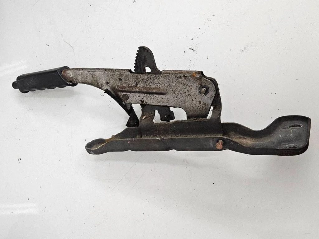 Handbrake/parking brake lever assembly – Volkswagen Transporter - Caravelle T4 (1991-2003)