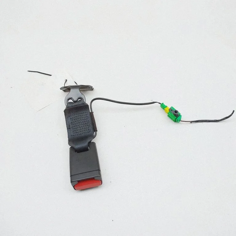 Middle seatbelt buckle (rear) – Maserati Ghibli (2013-)