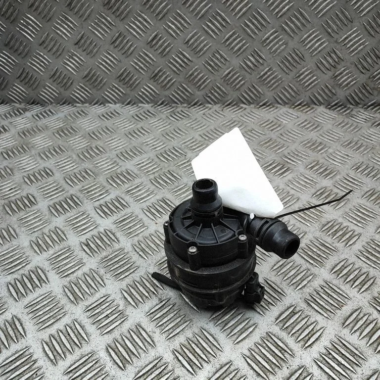 Electric auxiliary coolant/water pump – Mercedes-Benz C-Class W205 (2014-2021)