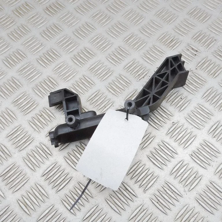 Radiator support slam panel bracket – Maserati Ghibli (2013-)