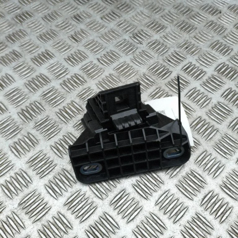 Priekšējā bampera turētājs KBB350AJ2