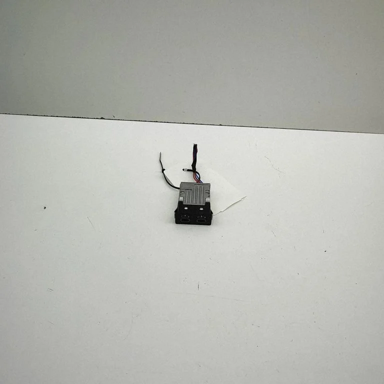 USB ligzda – BMW iX3 G08 (2020-)