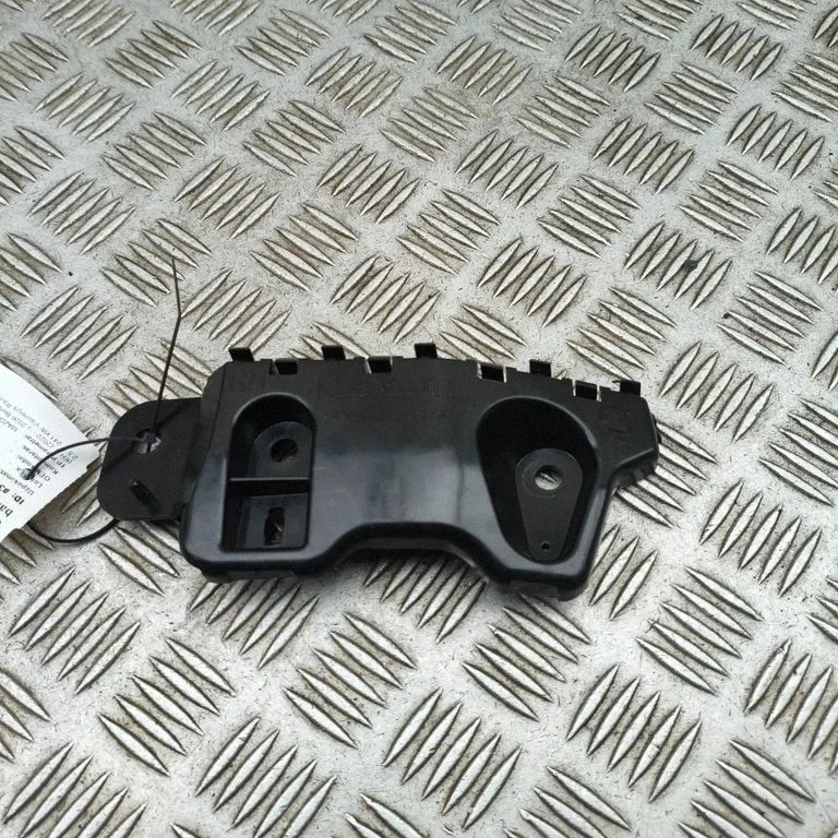 Priekšējā bampera turētājs KBB3500T1