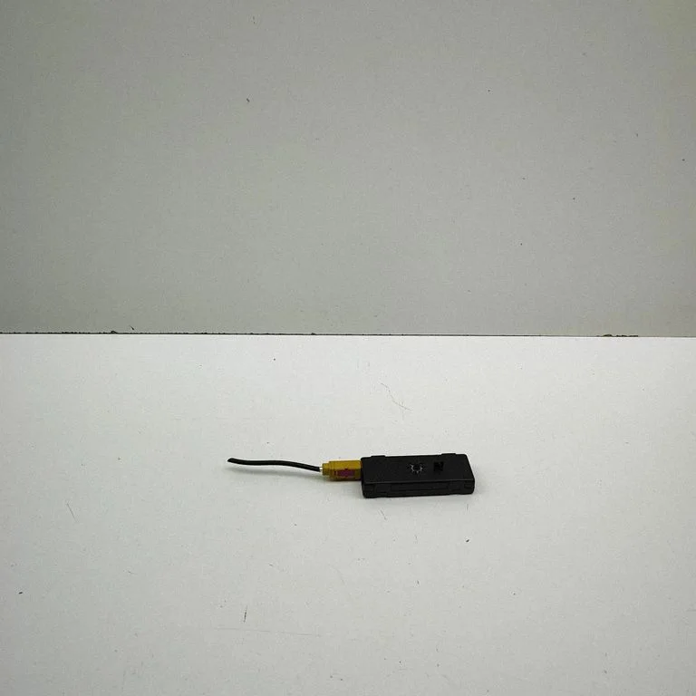 Antenas pastiprinātājs – BMW iX3 G08 (2020-)