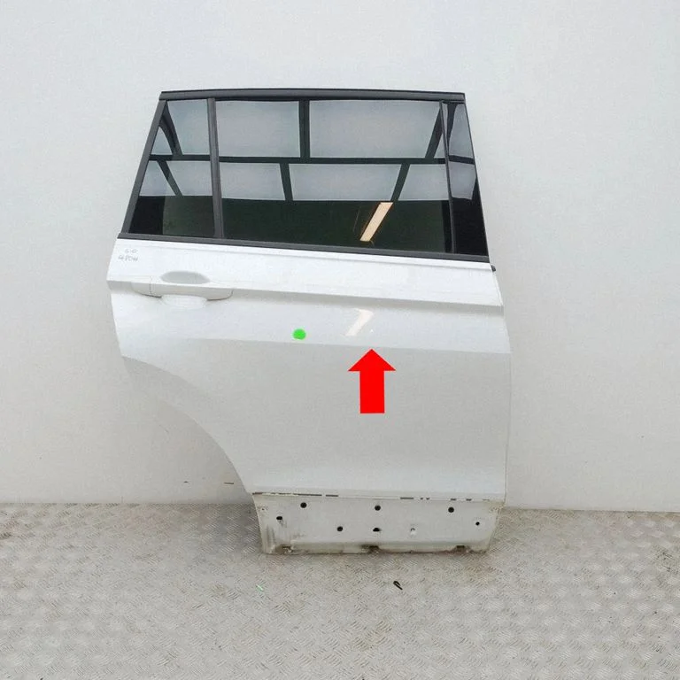 Aizmugurējās durvis 5NL833056