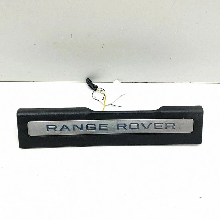 Front sill trim cover BJ3M13201CF