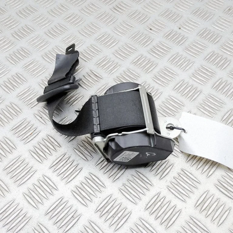 Middle seatbelt (rear) – Maserati Ghibli (2013-)