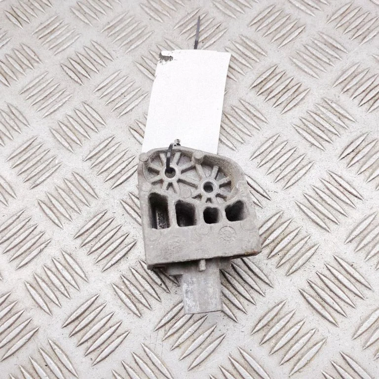 Radiatoru paneļa kronšteins – Maserati Ghibli (2013-)