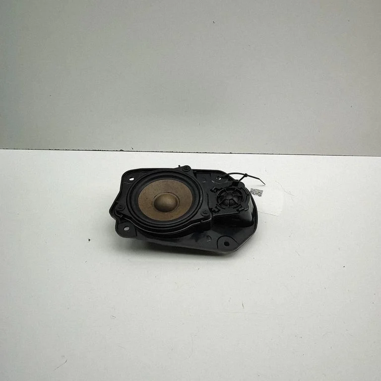 Armatuurlaua kõlar 6817940
