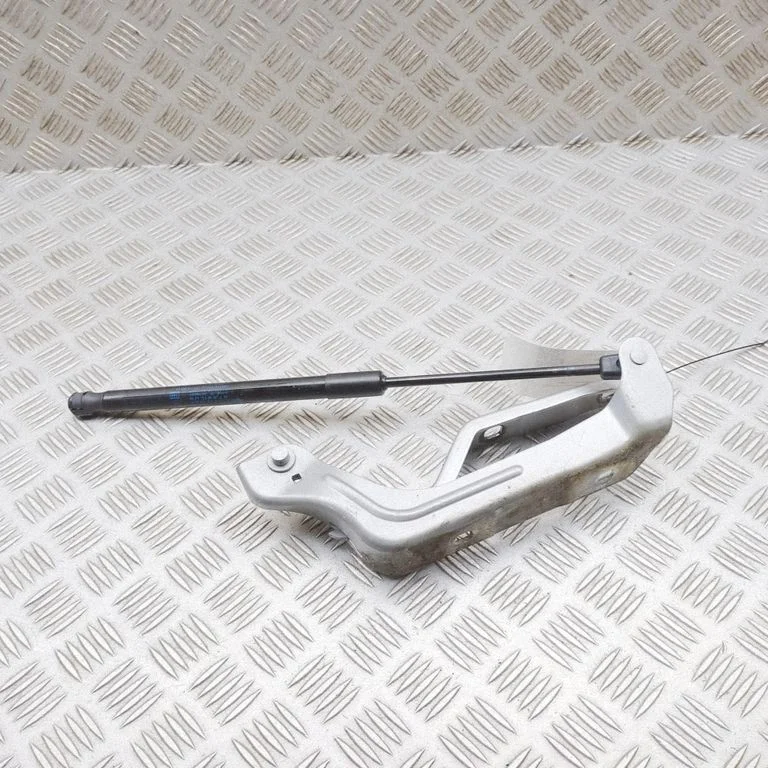 Engine bonnet/hood hinges – Maserati Ghibli (2013-)