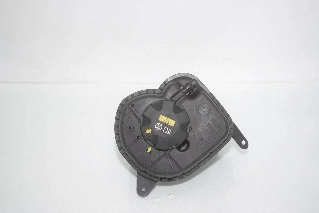 Coolant expansion tank/reservoir 8621092