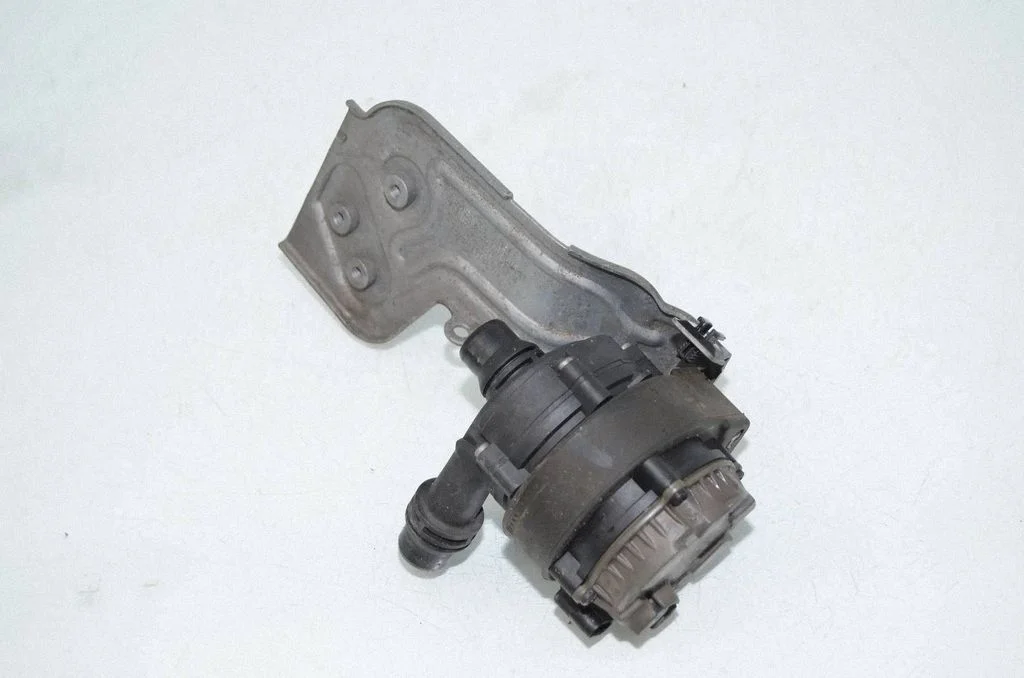 Water pump 8679882