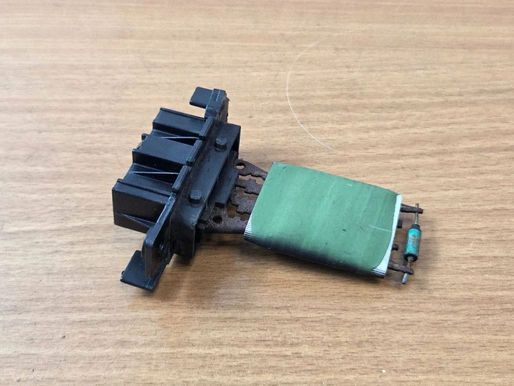 Heater blower fan relay – Peugeot Partner (2015-2018)