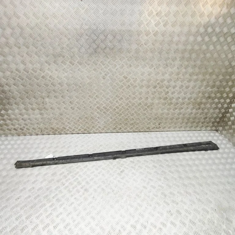 Sliekšņa pastiprinājums 8V4854535