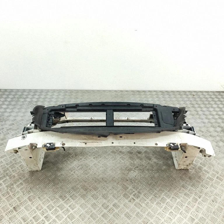 Radiatoru paneļa augšējā daļa 32405270