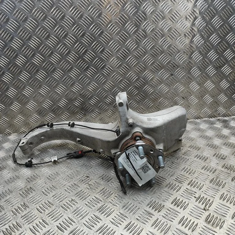 Front wheel hub – Tesla Model Y (2020-)