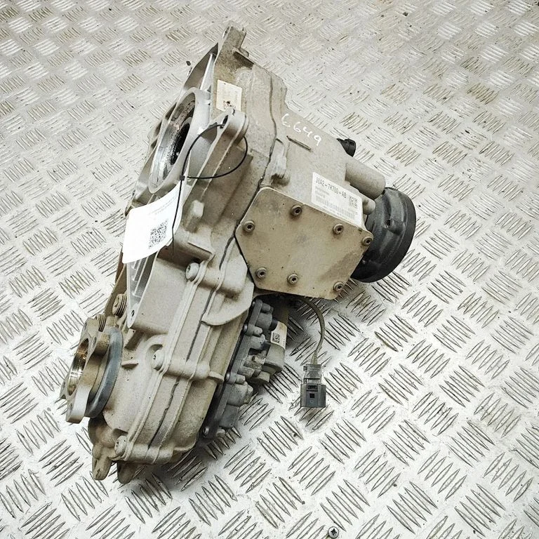 Ātrumkārbas reduktors (sadales kārba) J8A27K780AB