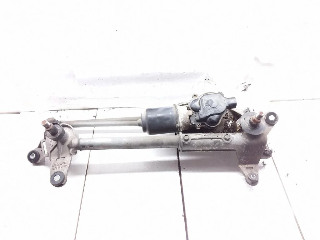 Front wiper linkage and motor