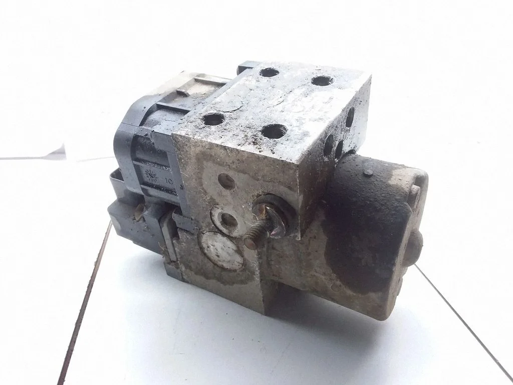 ABS block – Subaru Forester SF (2000-2003)