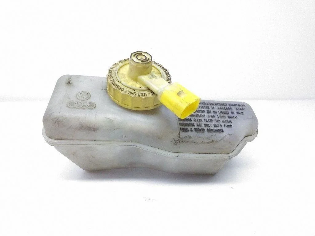 Brake fluid reservoir – Volkswagen Golf IV (1998-2005)