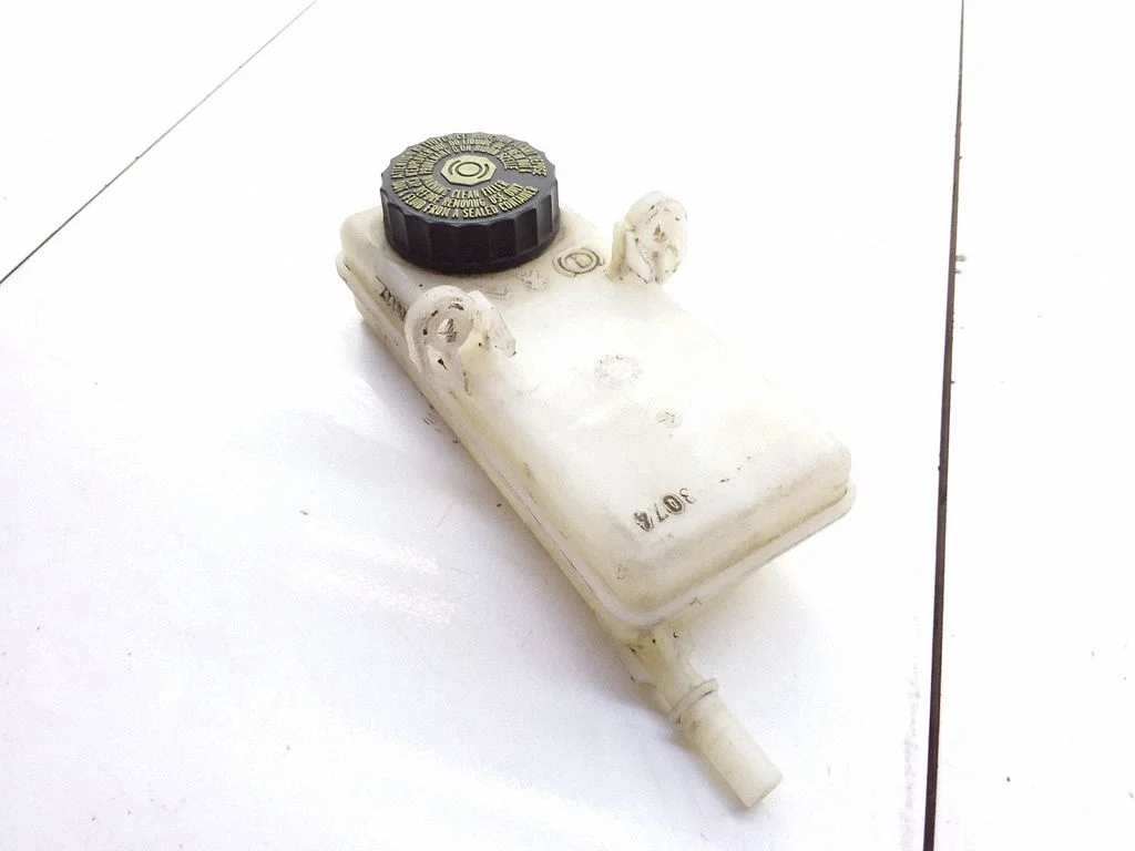 Brake fluid reservoir – Citroen C4 I (2004-2010)