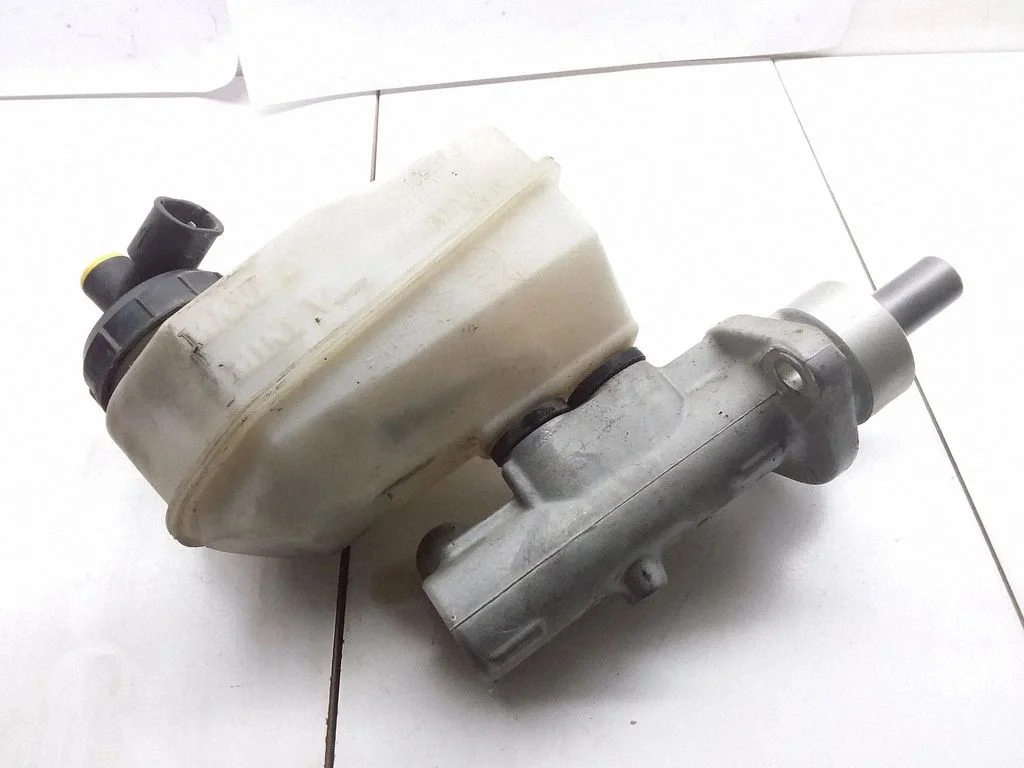 Master brake cylinder – Renault Scenic I (1996-2003)