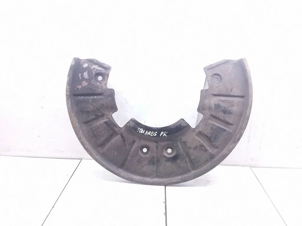 Front brake disc dust cover plate