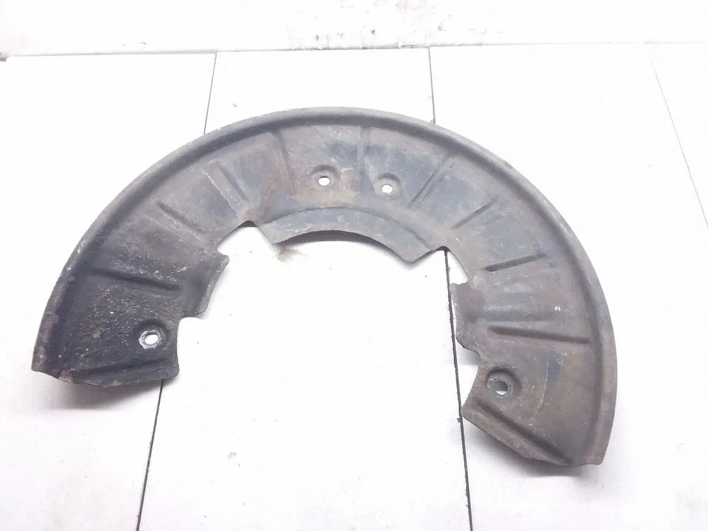 Front brake disc dust cover plate – Volkswagen Touareg I (2002-2010)