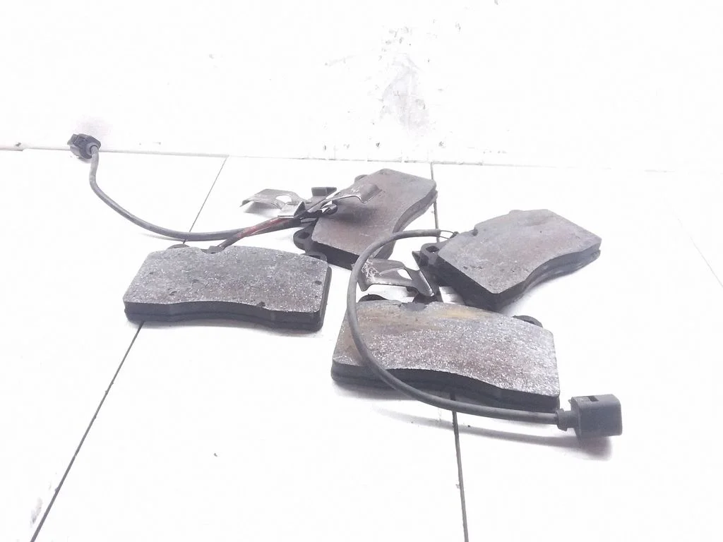 Brake pads (front) – Volkswagen Touareg I (2002-2010)