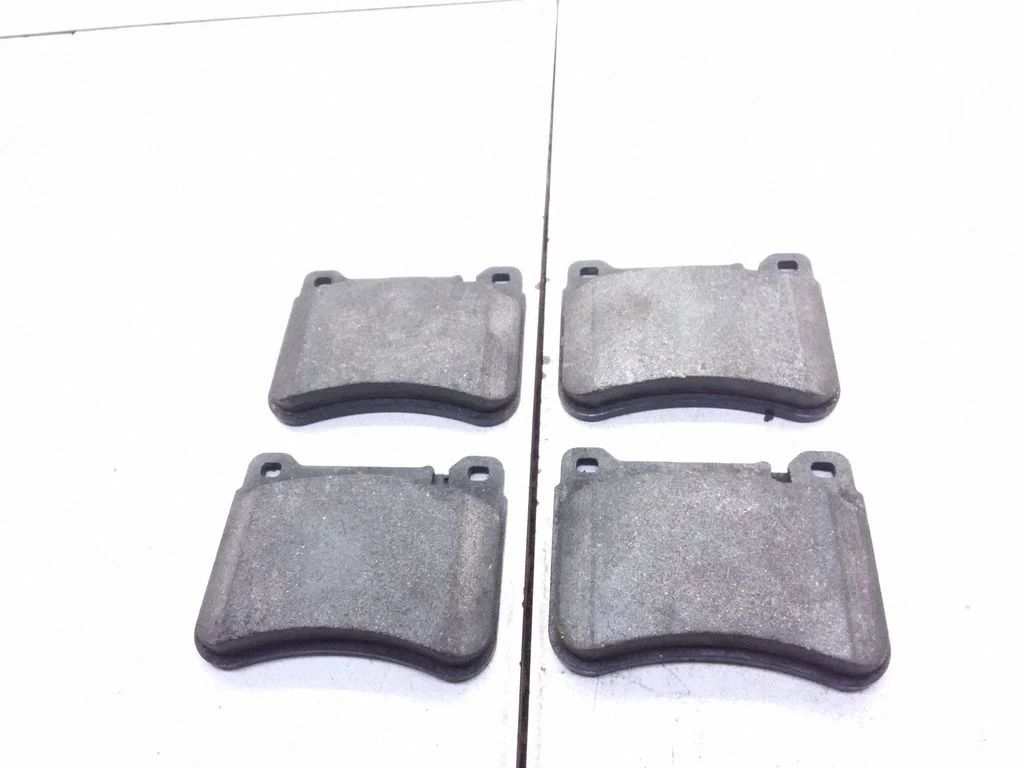 Brake pads (front) – Mercedes-Benz C-Class W203 (2000-2007)