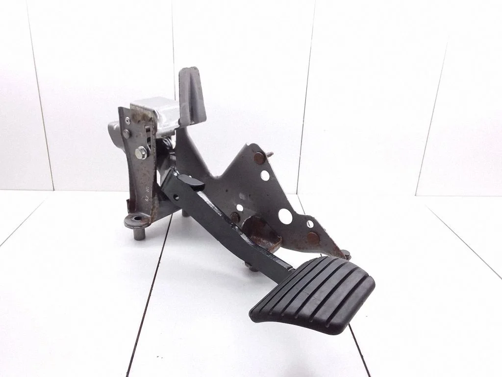 Brake pedal 180205139R