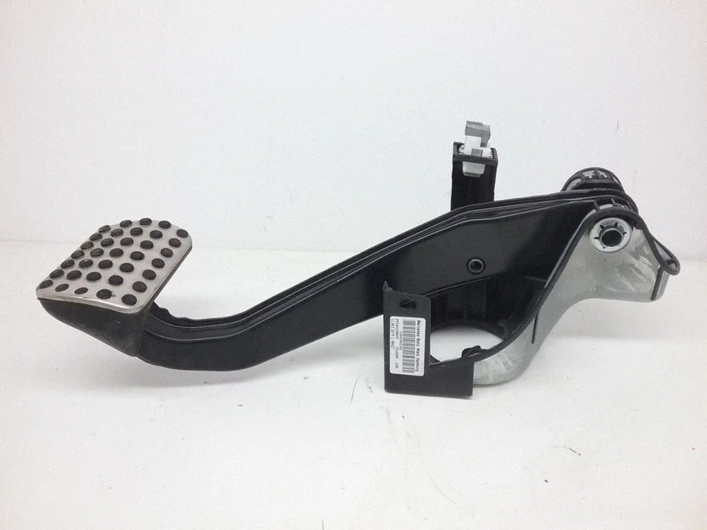 Brake pedal – Mercedes-Benz E-Class C207 W207 (2009-2017)