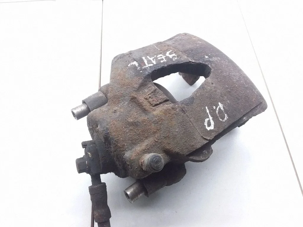 Front brake caliper – front right
