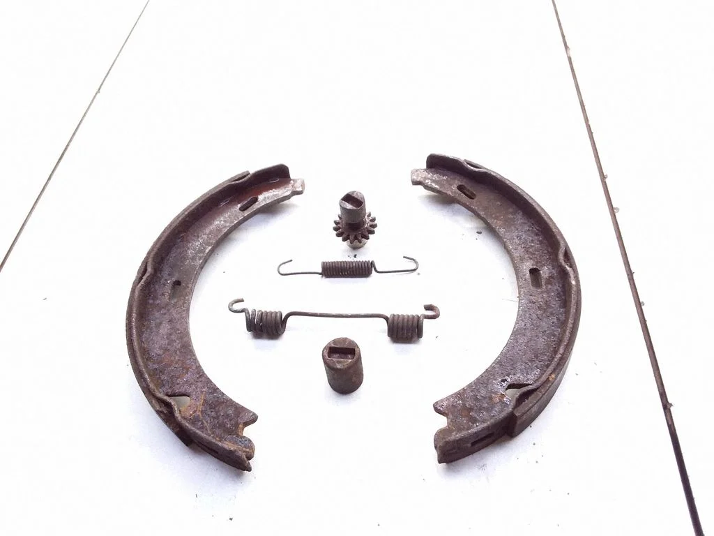 Handbrake/parking brake pads – Mercedes-Benz E-Class W210 (1995-2002)