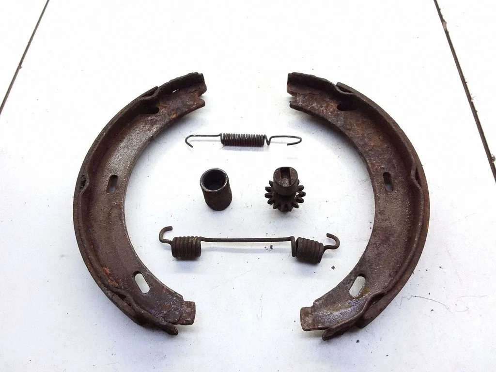 Handbrake/parking brake pads – Mercedes-Benz E-Class W210 (1995-2002)