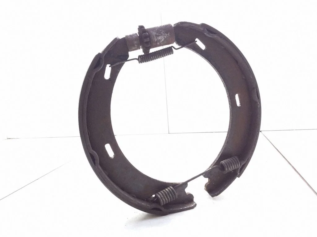 Handbrake/parking brake pads
