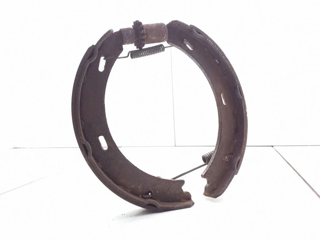 Handbrake/parking brake pads