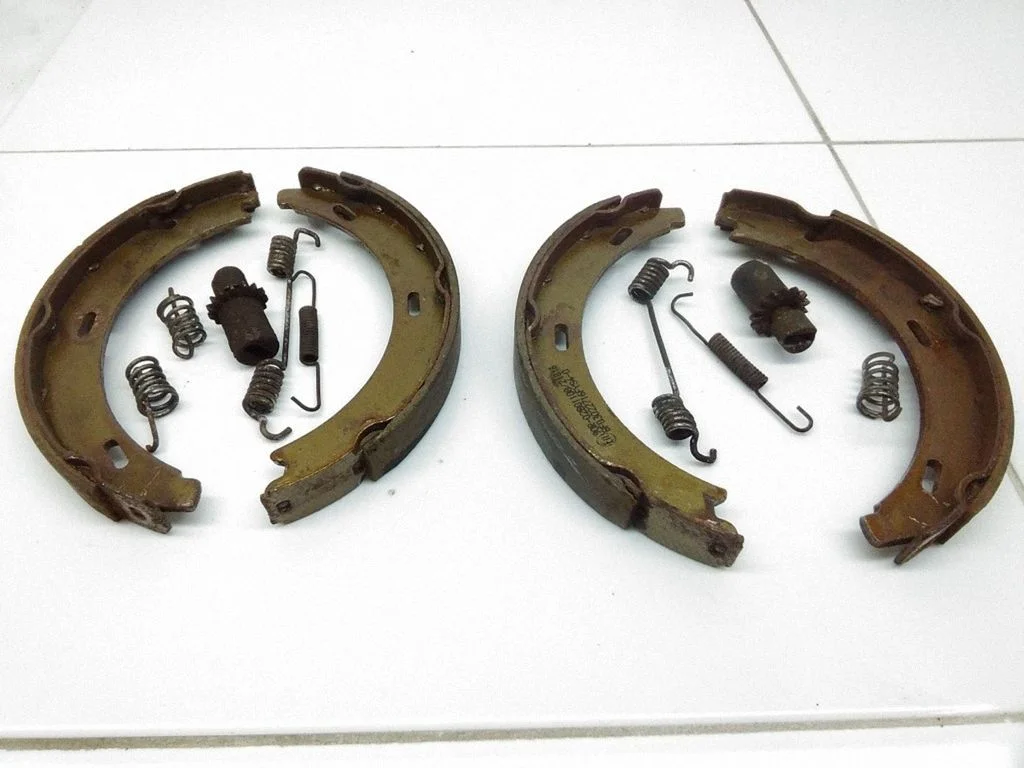 Handbrake/parking brake pads – Mercedes-Benz E-Class W210 (1995-2002)