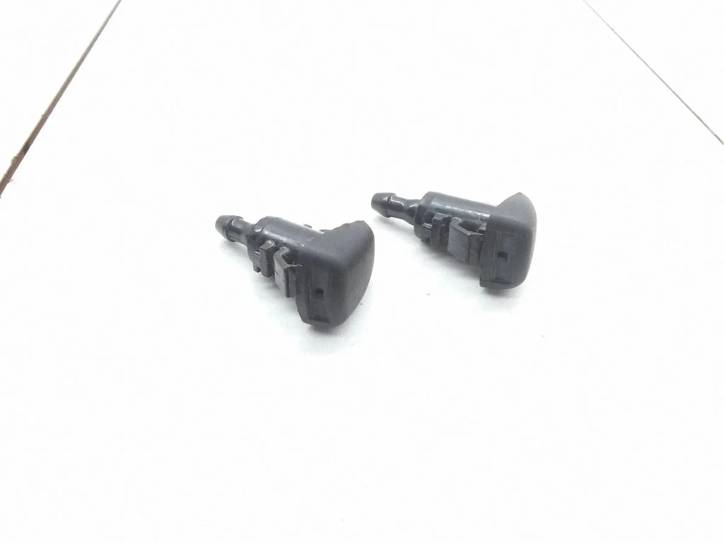 Windshield washer spray nozzle