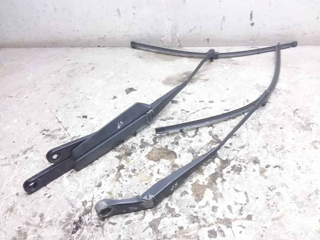 Windshield/front glass wiper blade – Volkswagen Touareg I (2002-2010)