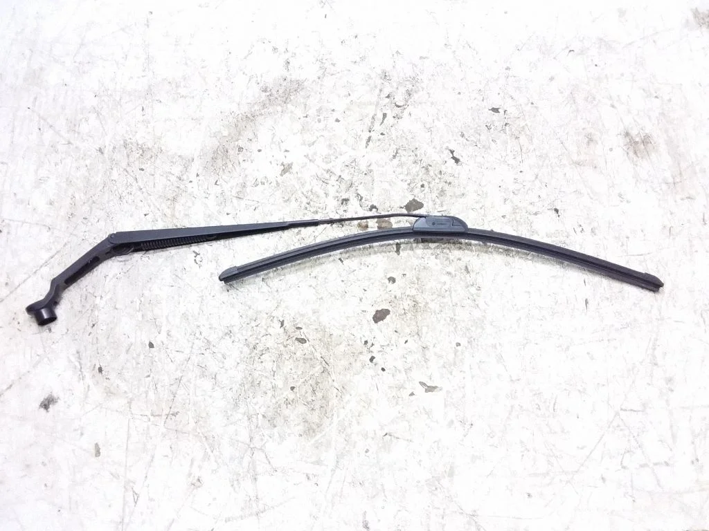 Windshield/front glass wiper blade 7130