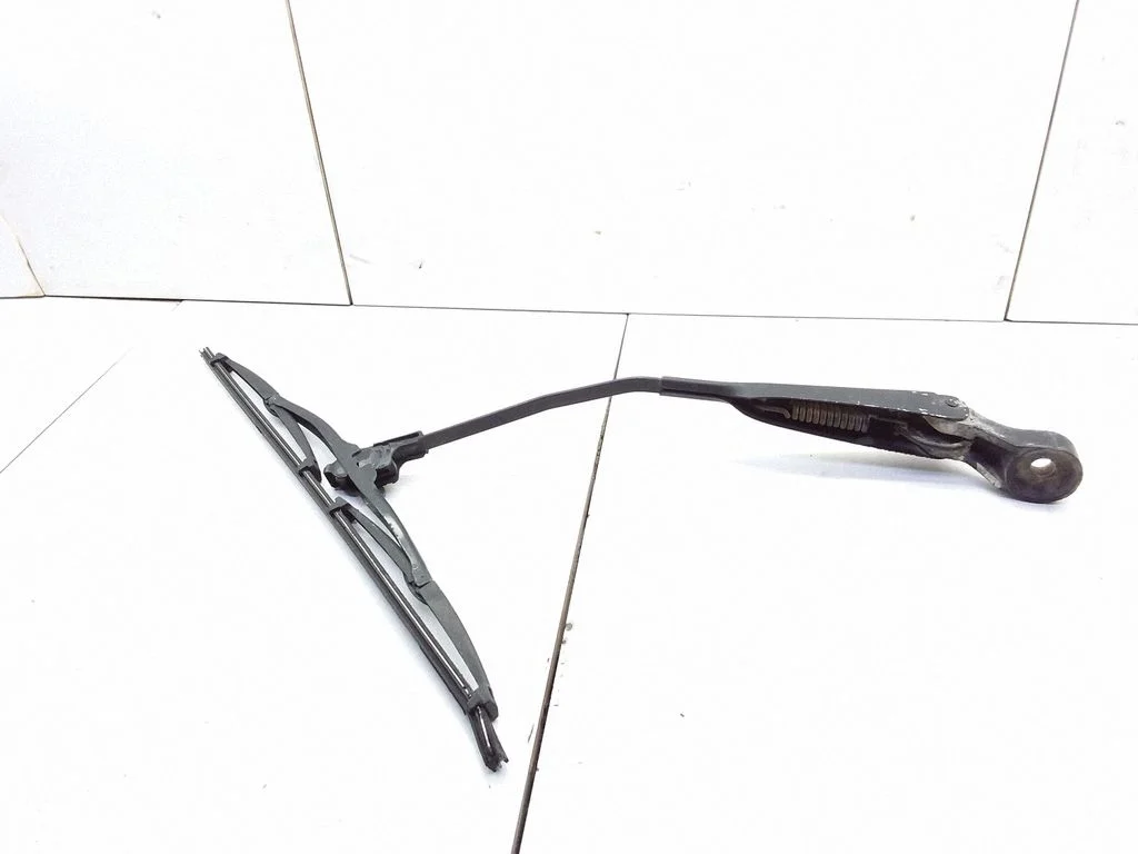 Aizmugurējā stikla tīrītājs P5375