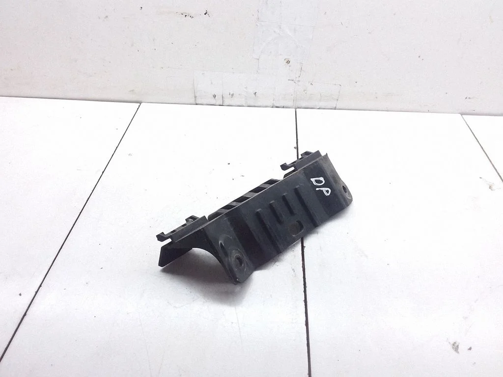 Headlight/headlamp mounting bracket 865521D000