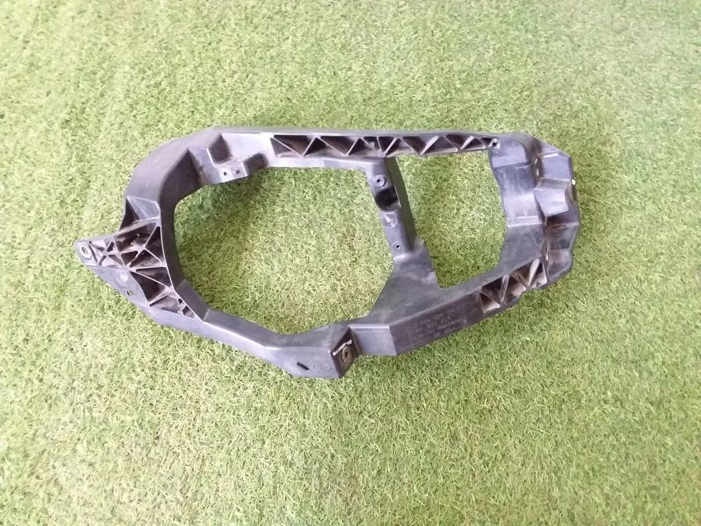 Headlight/headlamp mounting bracket – Smart ForFour I (2004-2006)