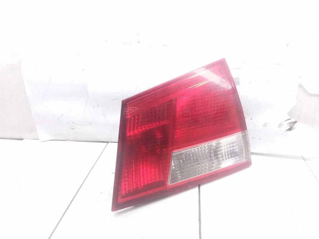 Aizmugurējais lukturis bagāžnieka vākā – Opel Vectra C (2002-2005)