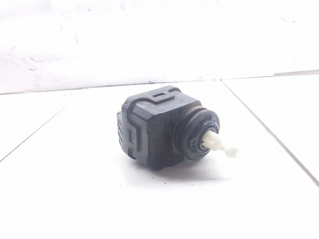 Headlight level adjustment motor – Audi A3 S3 8L (1996-2003)