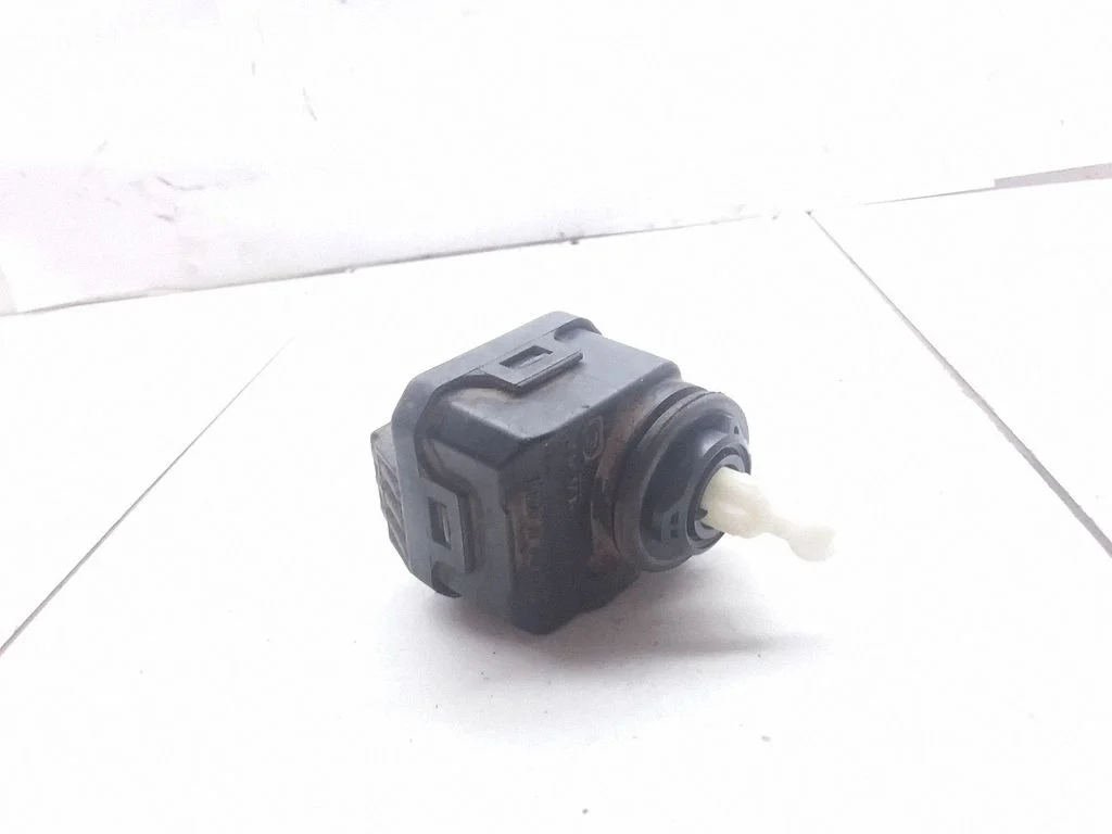 Headlight level adjustment motor – Audi A3 S3 8L (1996-2003)