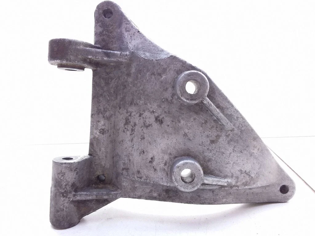Kliimakompressori kinnitusklamber – Audi A6 Allroad C5 (1999-2005)