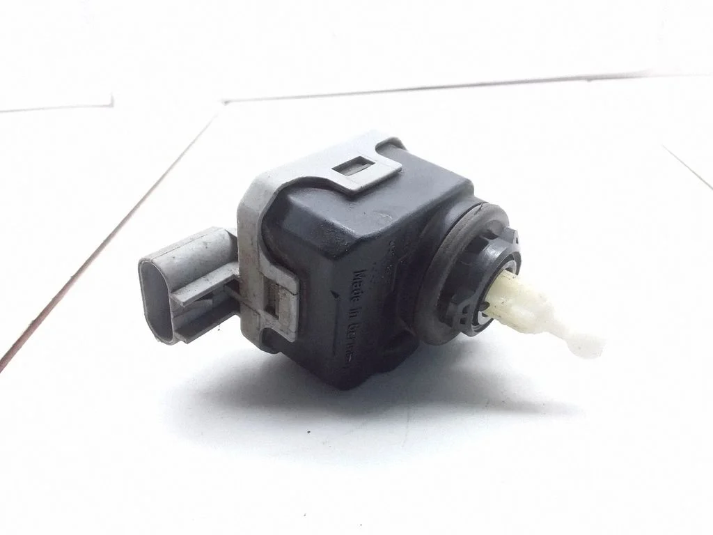 Lukturu augstuma regulēšanas motoriņš – Opel Astra G (1998-2009)