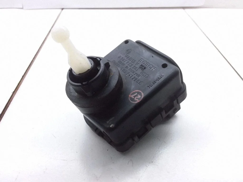 Headlight level adjustment motor – Volkswagen Golf III (1992-1997)